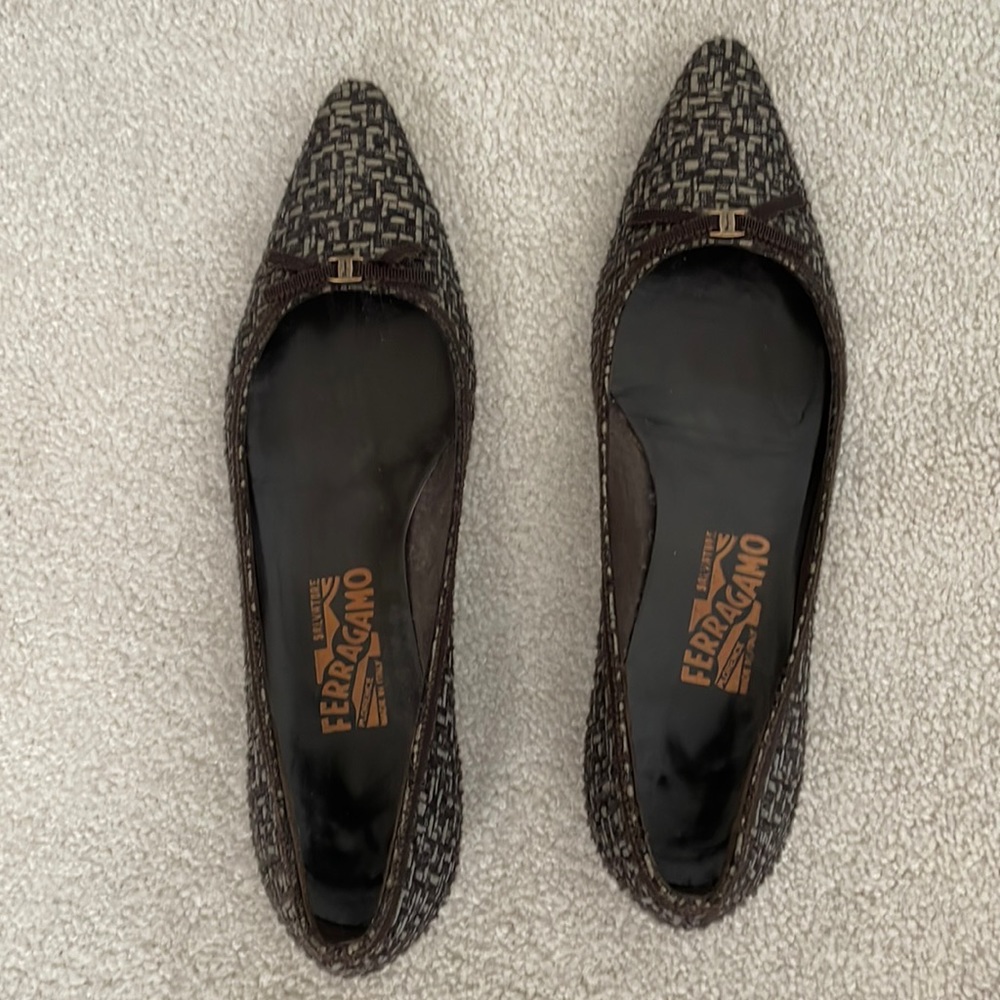 Ferragamo flats-women’s 9B-worn minimally-made in Italy-brown/gold